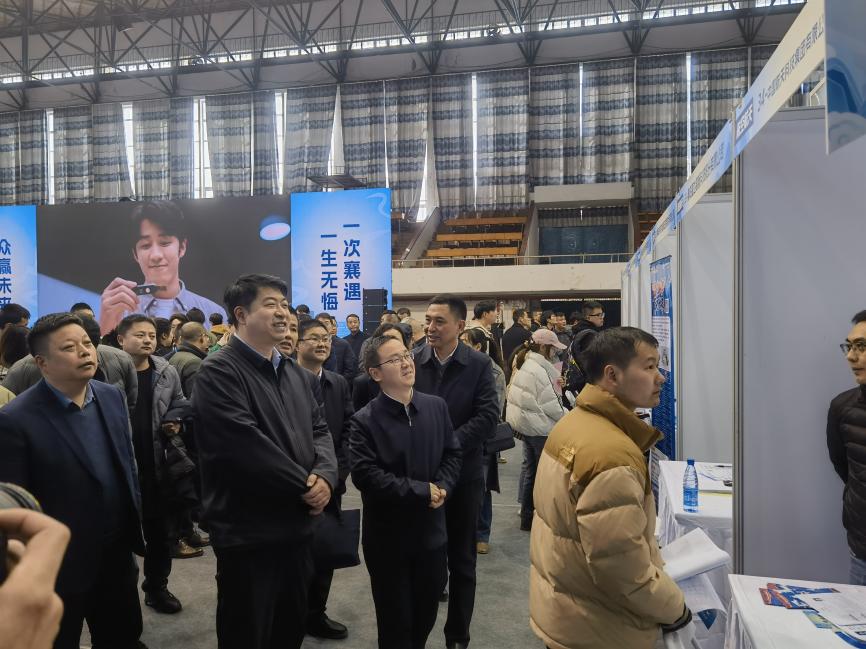 襄阳市副市长徐冰一行来校开展专场人才招聘会