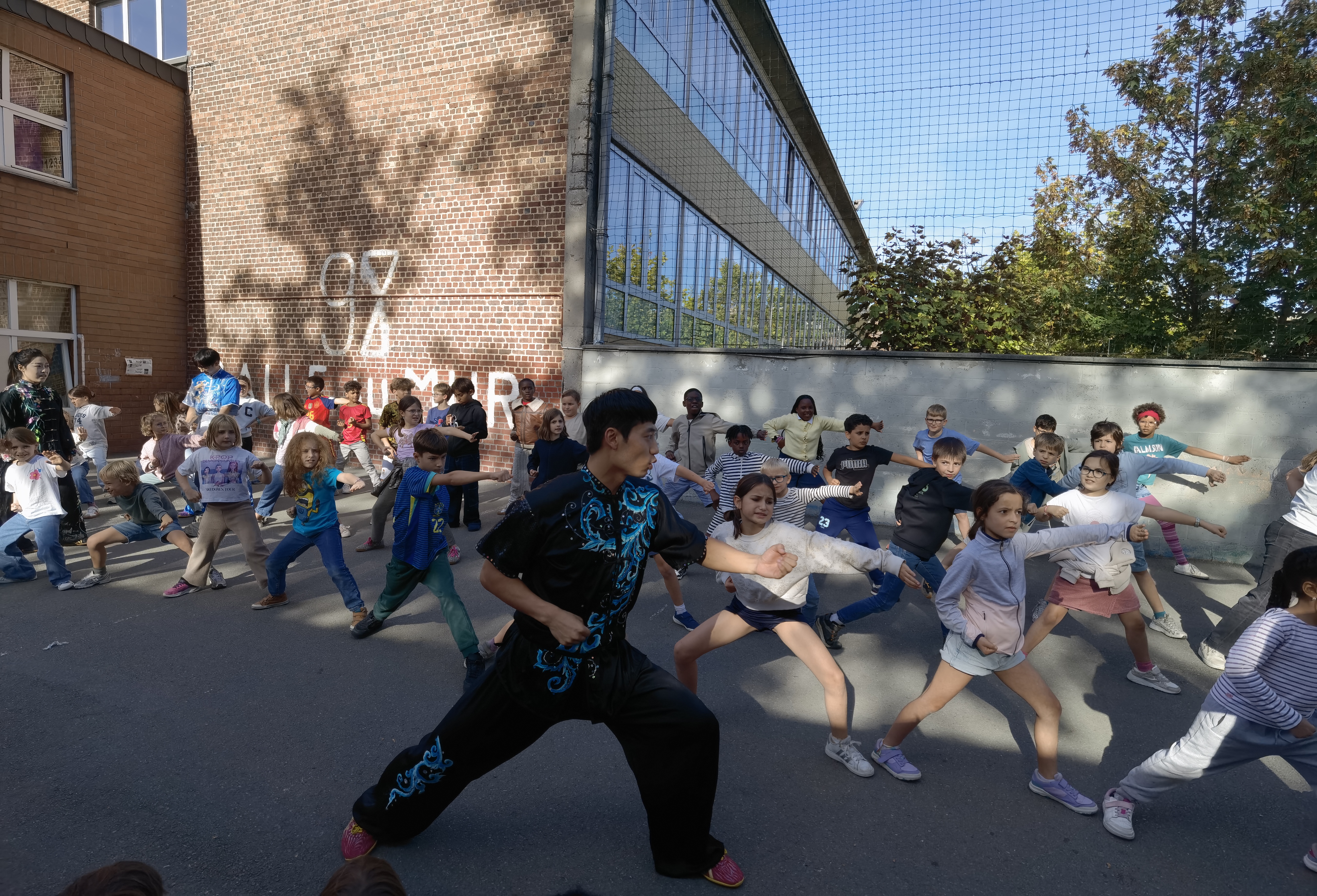 我校武术队赴法国、比利时开展巡演交流(图2)